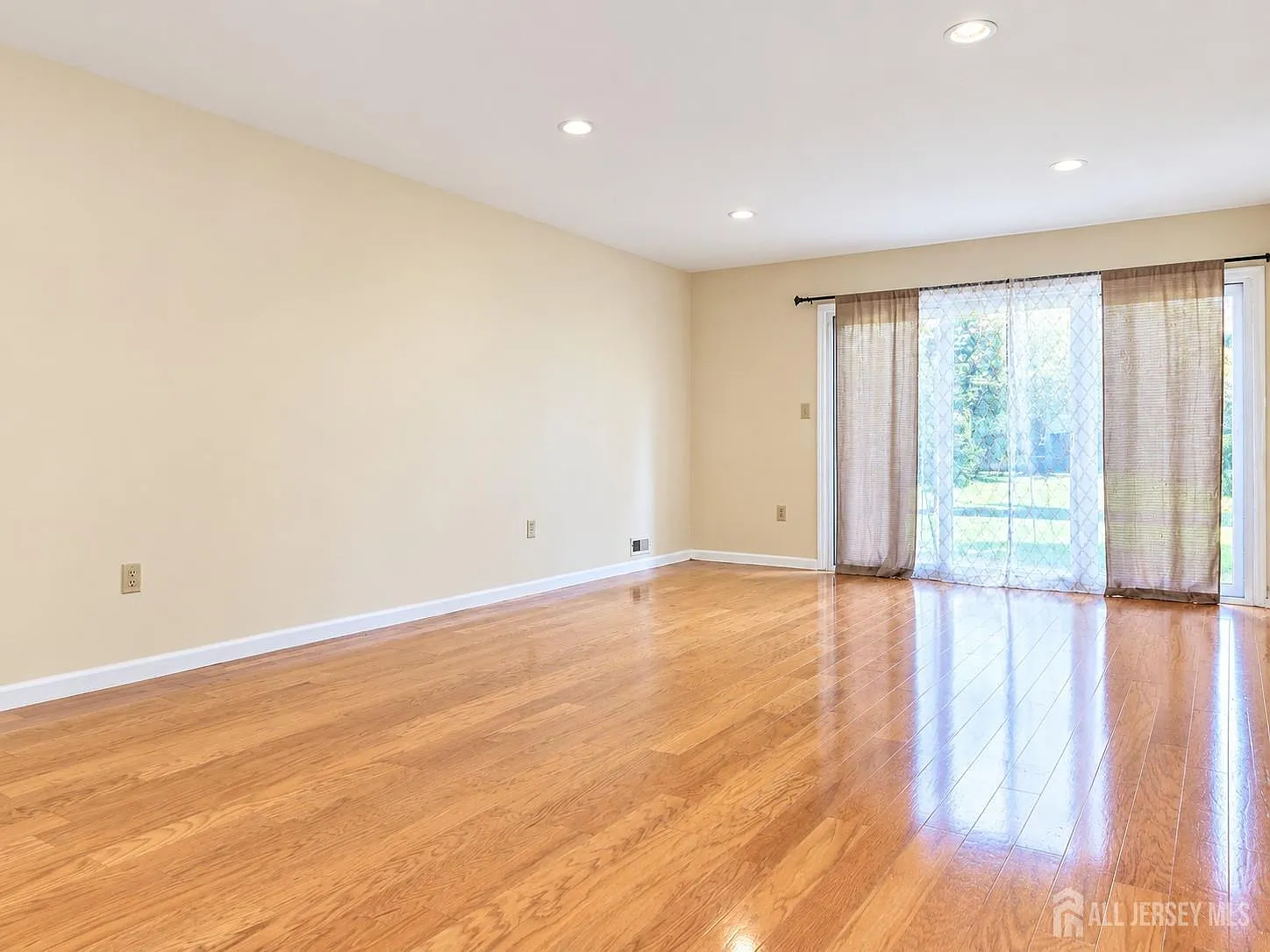 2 bed, 2.5 bath, 1310 sqft, $2,800 — Photo 2