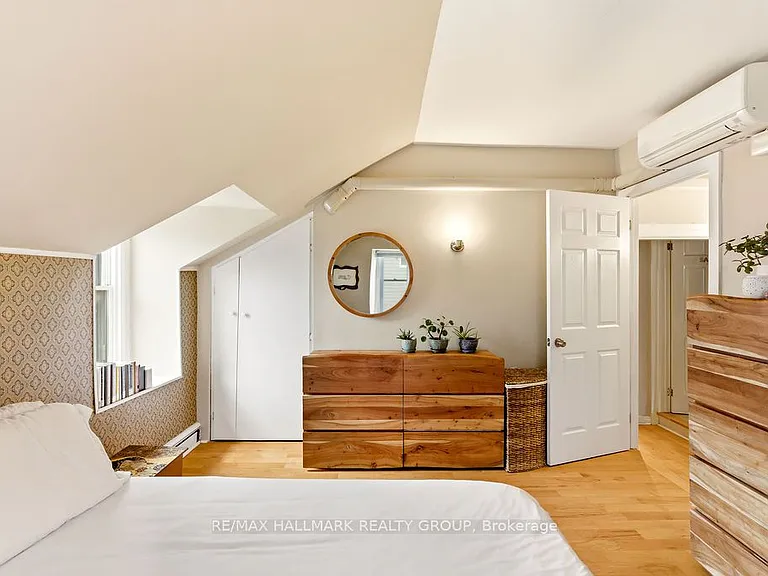 176 King Edward Ave — Photo 24