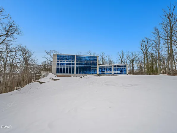 32 Ridge Trl, Lakeville, PA 18438