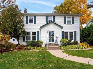 1610 Pineacre Ave, Davenport, IA