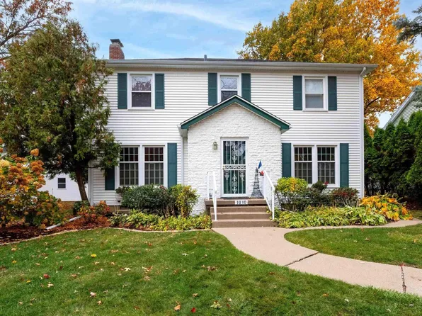 1610 Pineacre Ave, Davenport, IA 52803