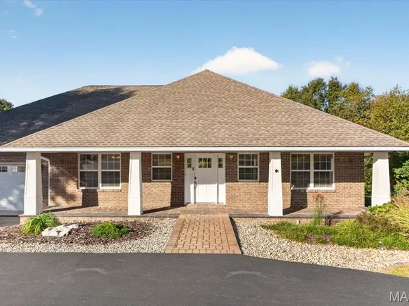7912 Diamond Springs Dr, Godfrey, IL 62035