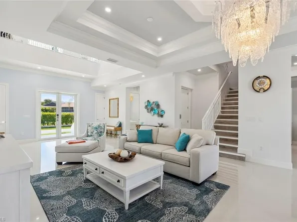 31 Manor TER, MARCO ISLAND, FL 34145