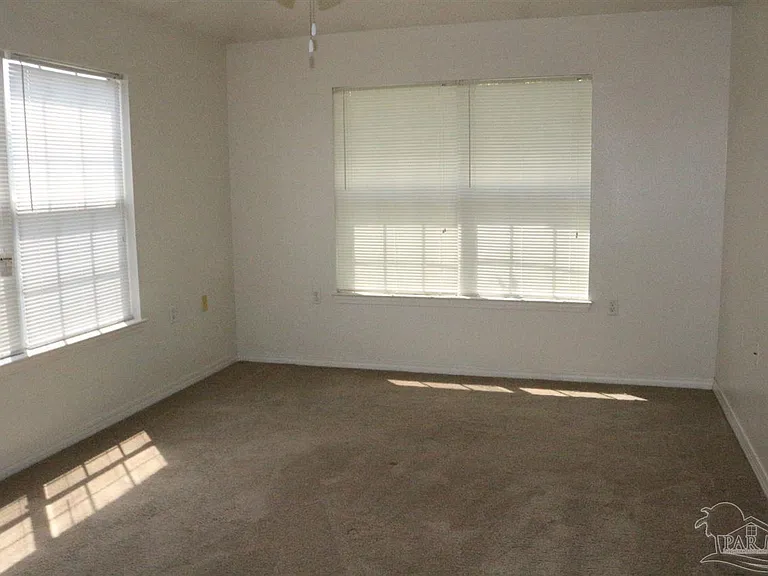 215 Wildflower Ln — Photo 8
