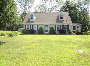 104 Pleasant Dr, Greentown, PA 18426