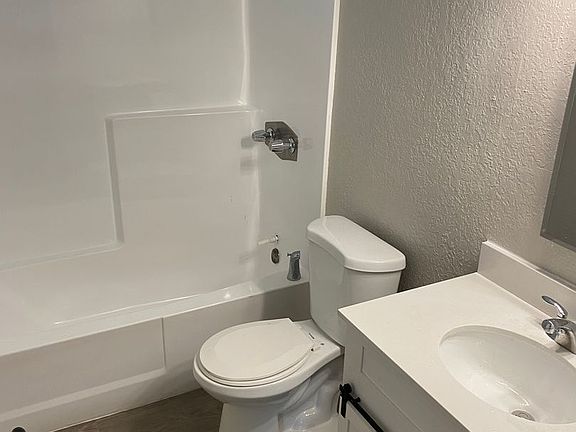 3rd image of 33071 Pederson St