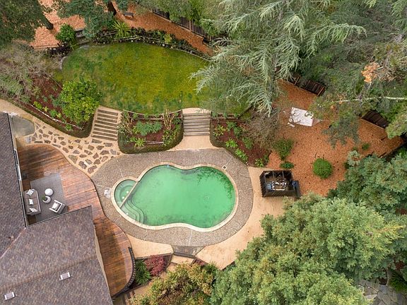 2nd image of 1081 Sierra Dr