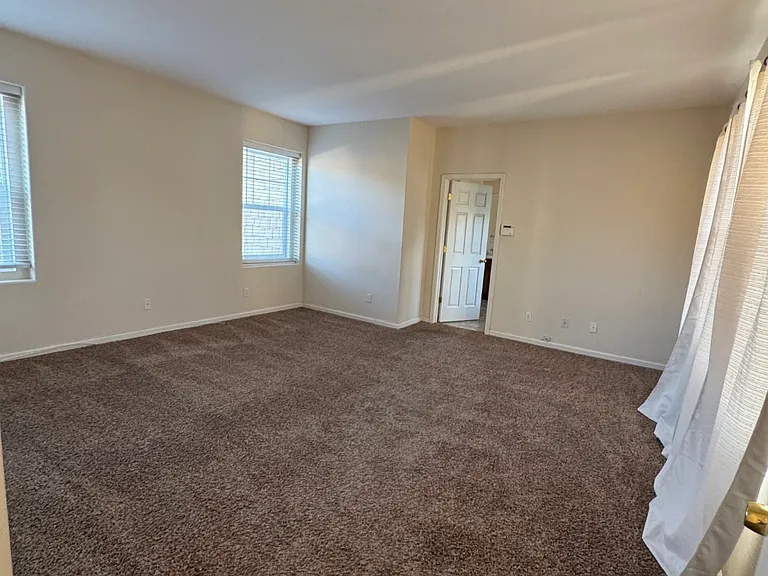 2912 Safford Ave — Photo 16