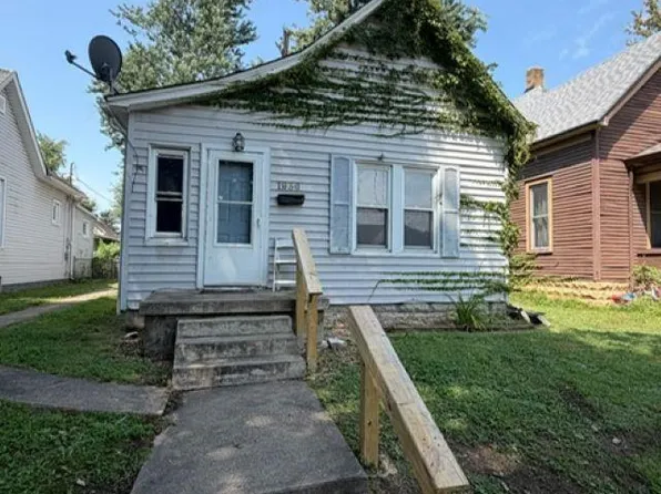 1936 N 11th St, Terre Haute, IN 47804