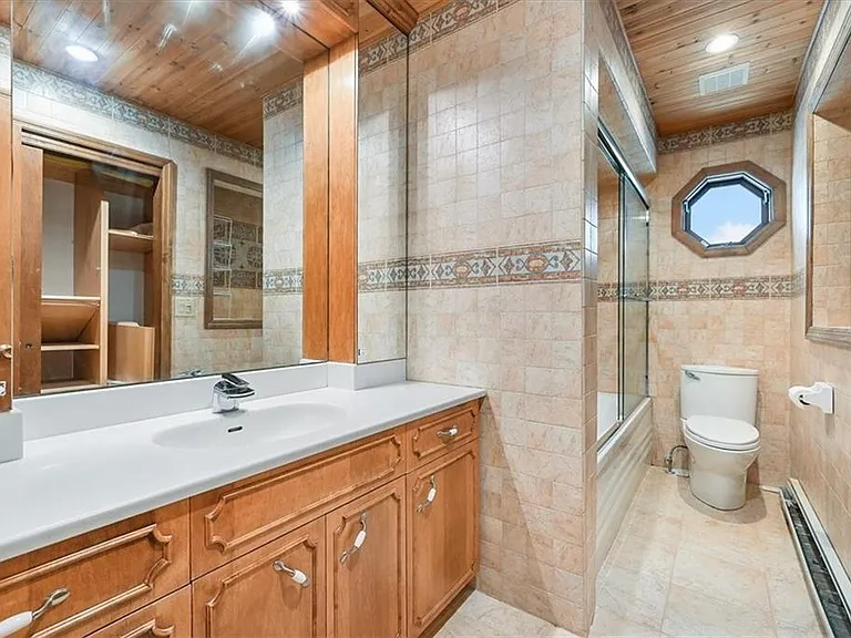 28 Peter Bush Dr — Photo 8