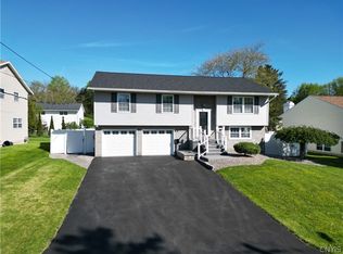 510 Woodburne Dr, Utica, NY 13502
