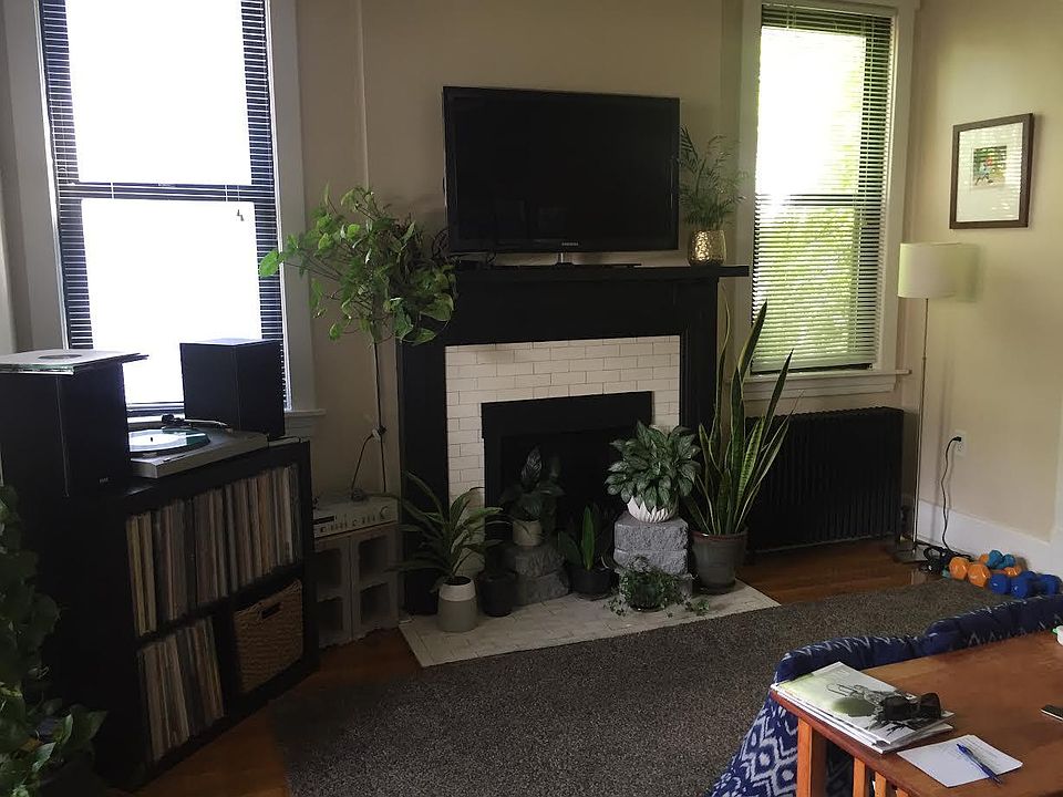 1st image of 340 Spahr St Floor 1