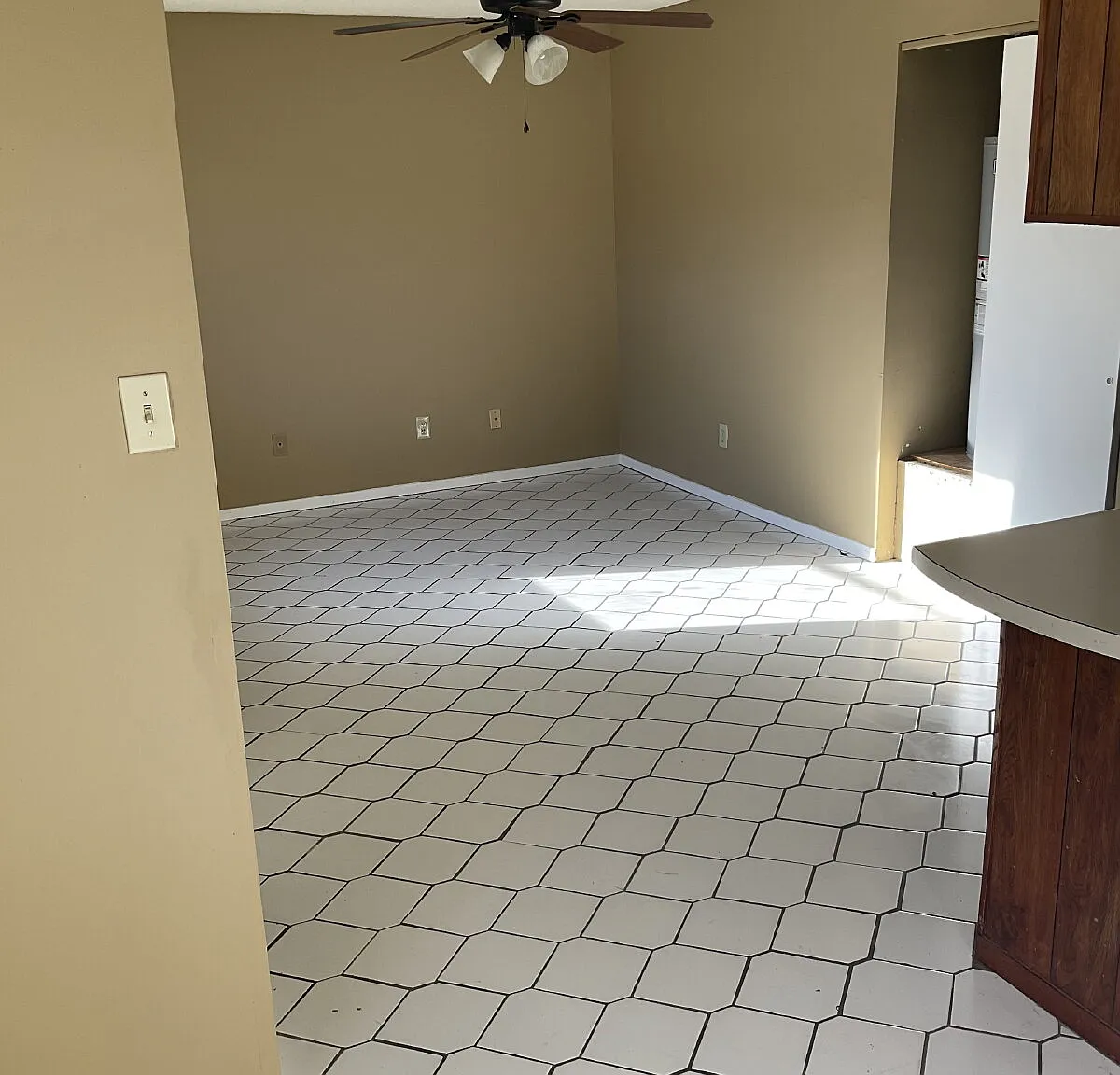 3 bed, 1.0 bath, 798 sqft, $750 — Photo 2