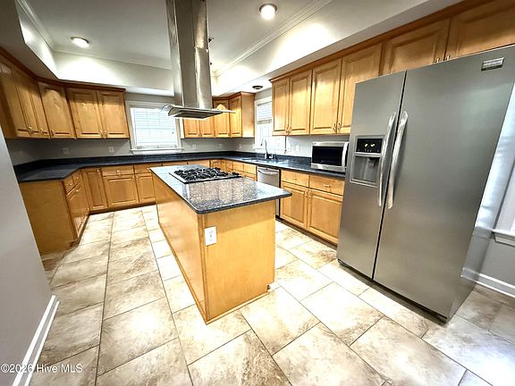 3rd image of 1046 Mockingbird Road