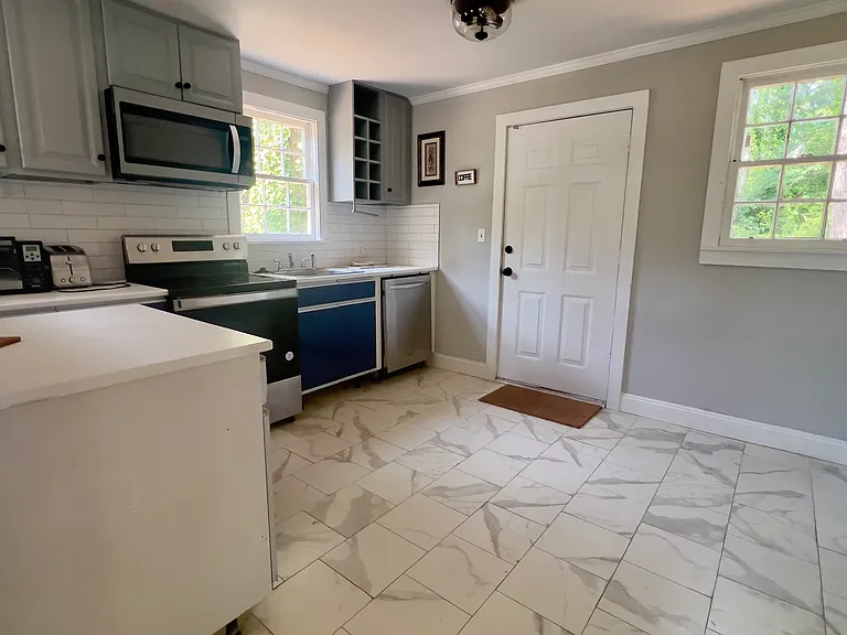 740 Casplan St SW — Photo 4