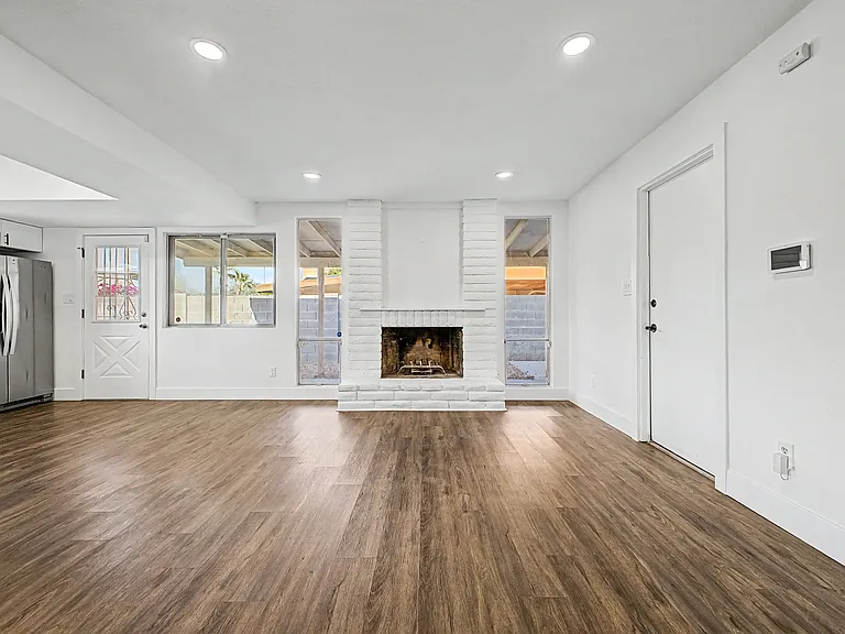 3236 E Windrose Dr — Photo 6
