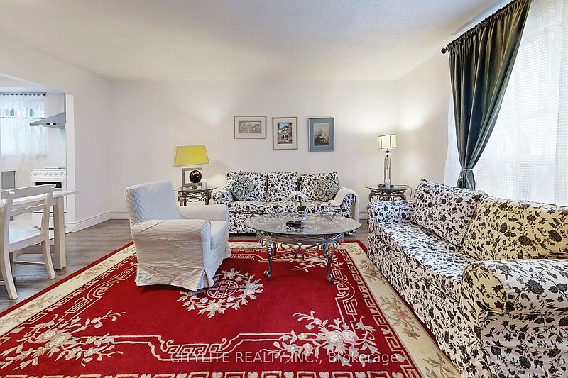 Toronto House for rent - 3 Bedrooms — photo 2
