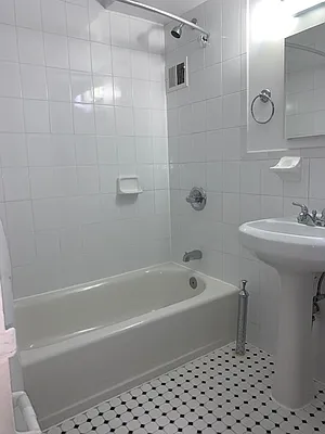 Rented by Chartwell Manhattan Realty | media 17