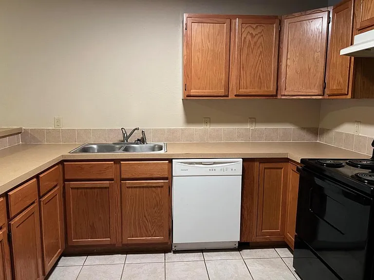 2315 SW H Ave — Photo 7
