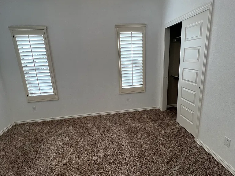 14636 Hunters Grove Ave — Photo 6