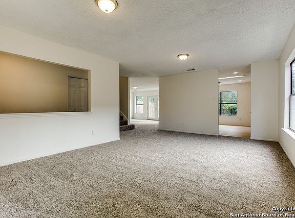 5th image of 15422 Legend Springs Dr