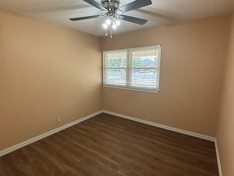 1703 La Casa Dr — Photo 7