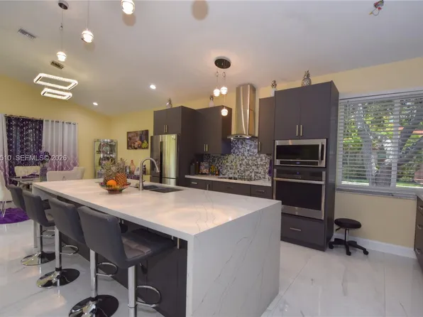 8733 NW 76th Dr, Tamarac, FL 33321