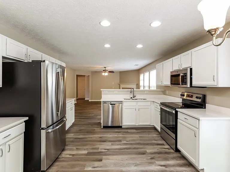 1304 Ivey Pointe Dr — Photo 7