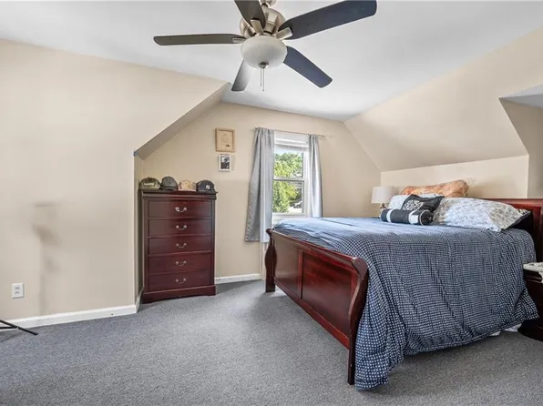 325 College Avenue image 17 of 27