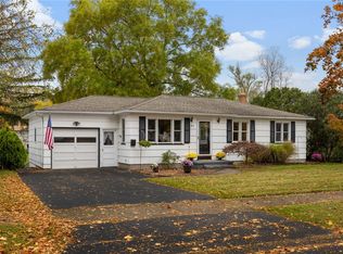 51 Creekside Dr, Rochester, NY 14622