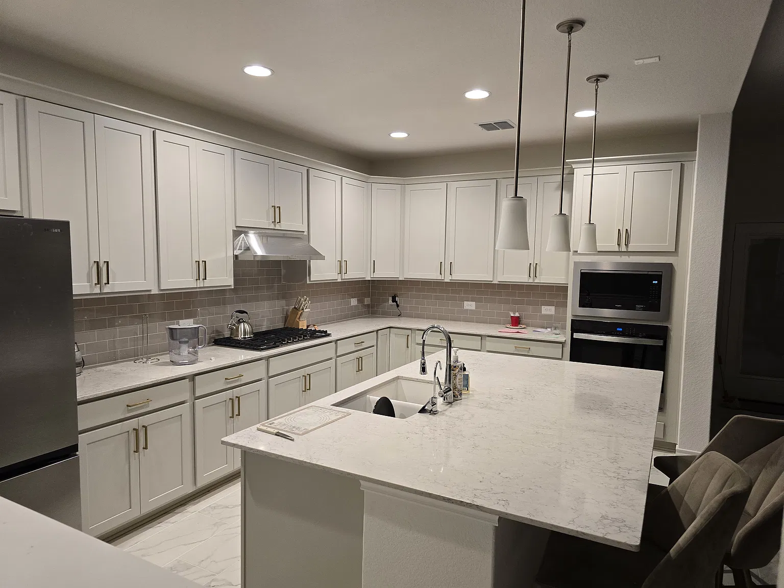 4 bed, 3.5 bath, 3901 sqft, $5,750 — Photo 2