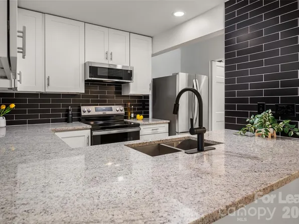 10943 Carmel Crossing Rd, Charlotte, NC 28226