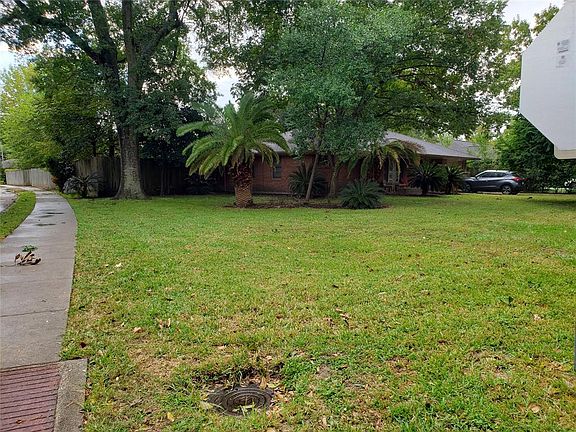 2nd image of 2203 Cheshire Ln
