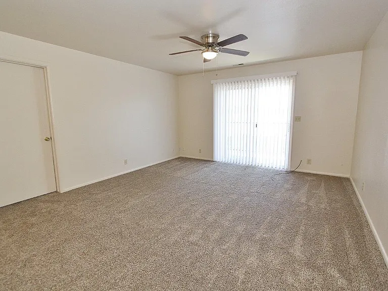 551 N Moffatt Ave #9 — Photo 4