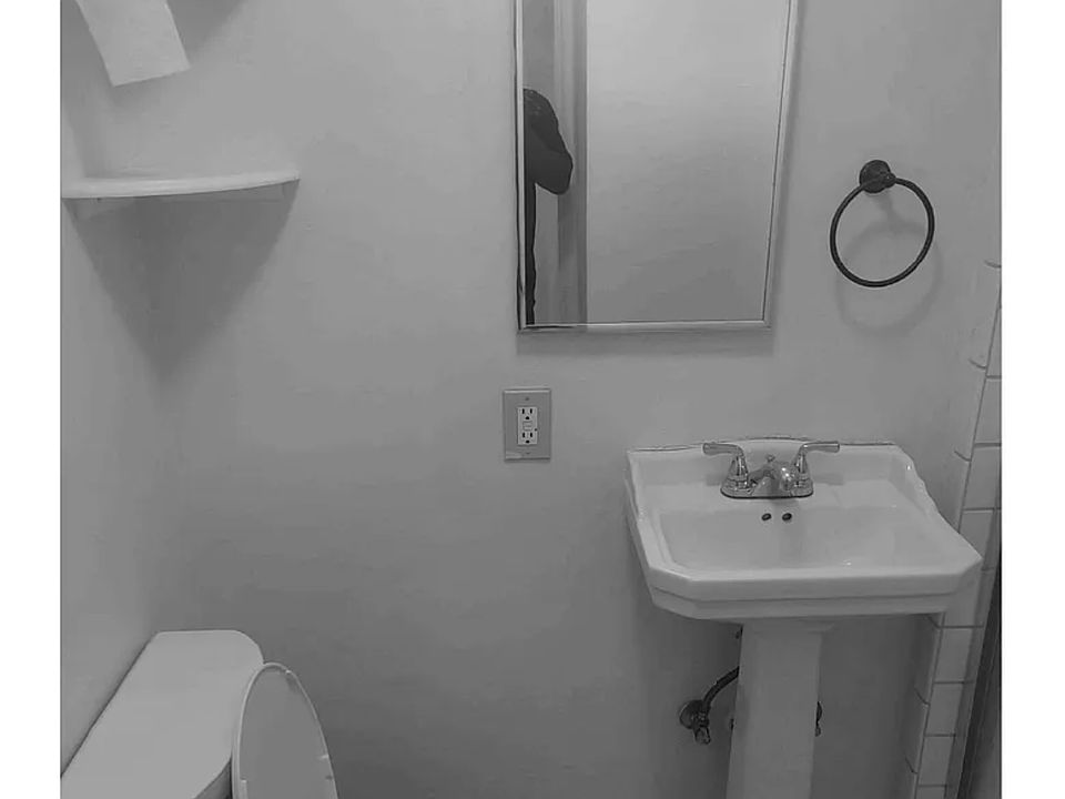 1st image of 1507 1/2 W 108th St