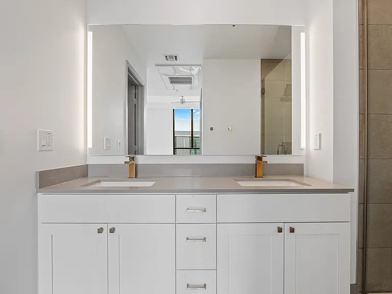 B12 Penthouse