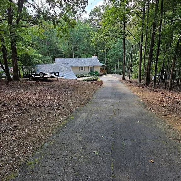 984 Overlook Dr — Photo 3