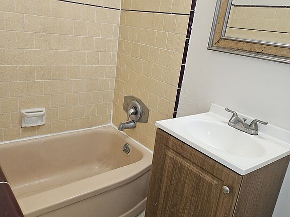 5th image of 744 W Hammond Ave