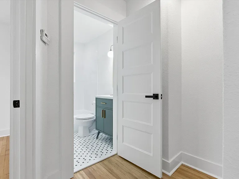 421 E Jennings St — Photo 24
