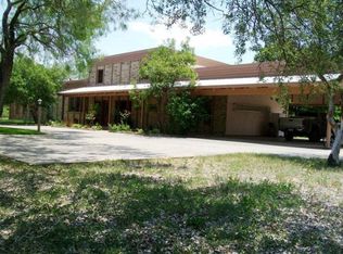 11 Tanglewood St, Uvalde, TX 78801