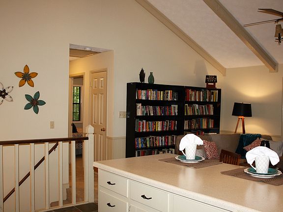 Open space w/vaulted ceiling