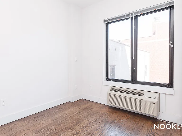 112 Manhattan Ave #3R — Photo 4