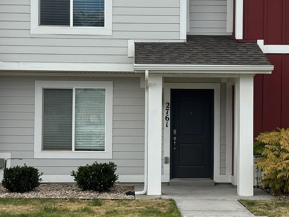 2761 N Airmen Ave