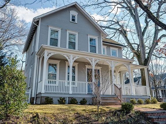 4th image of 366 Academy St