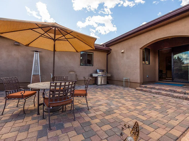 560 Rodeo Rd — Photo 9
