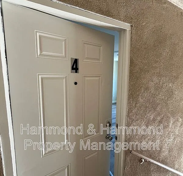 6916 Agnes Ave #4 — Photo 3