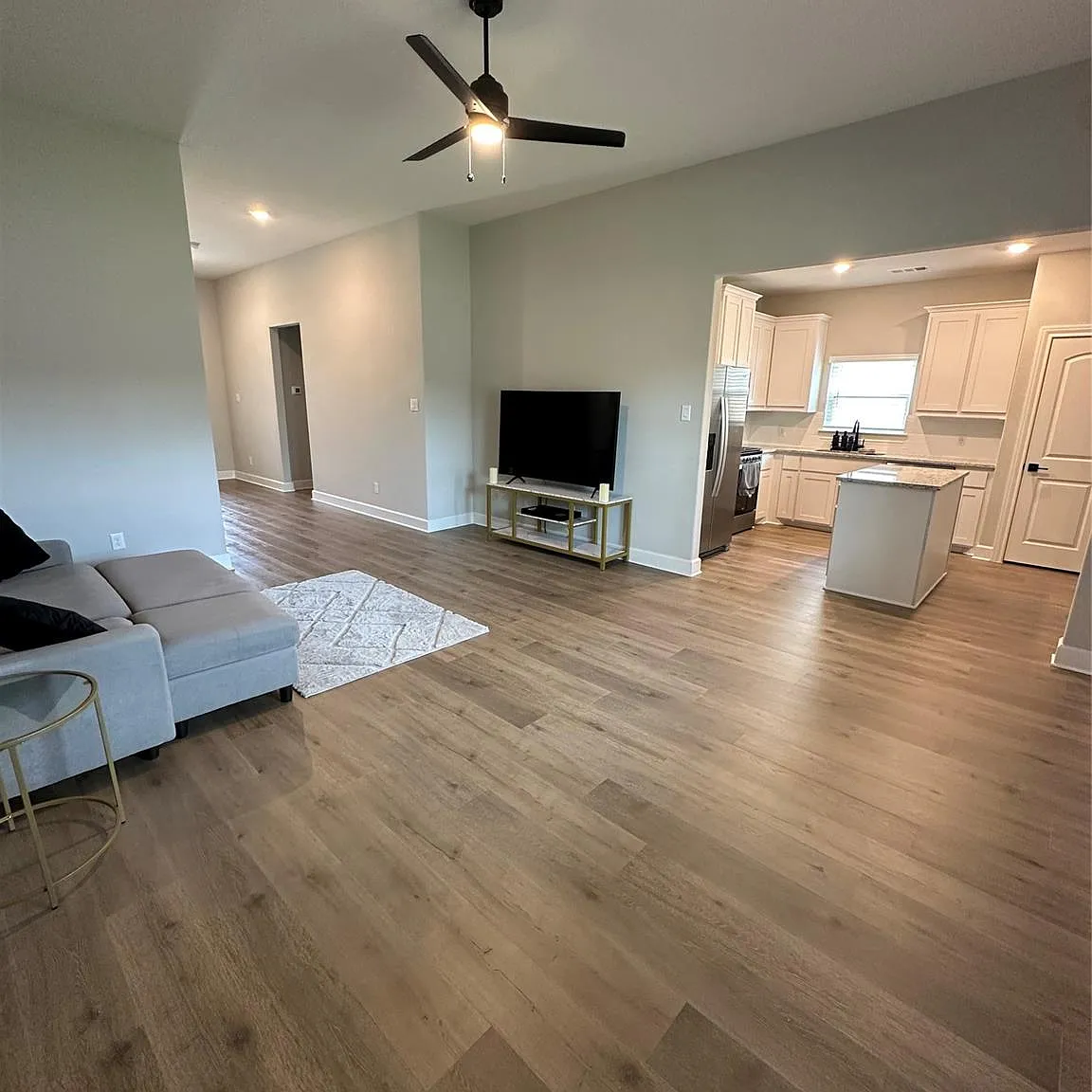 3 bed, 1615 sqft, $2,595 — Photo 3