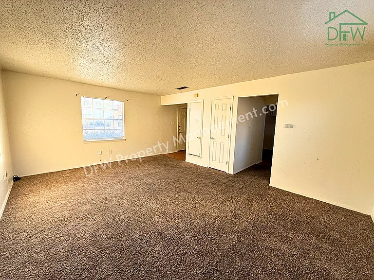 1021 Pleasant Valley Ln — Photo 2