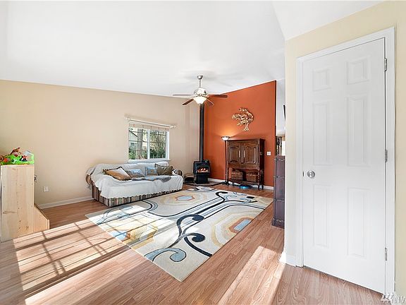 3rd image of 18115 Stony Ct SE
