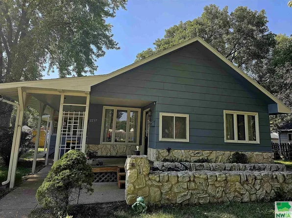 2237 Roosevelt St, Sioux City, IA 51109
